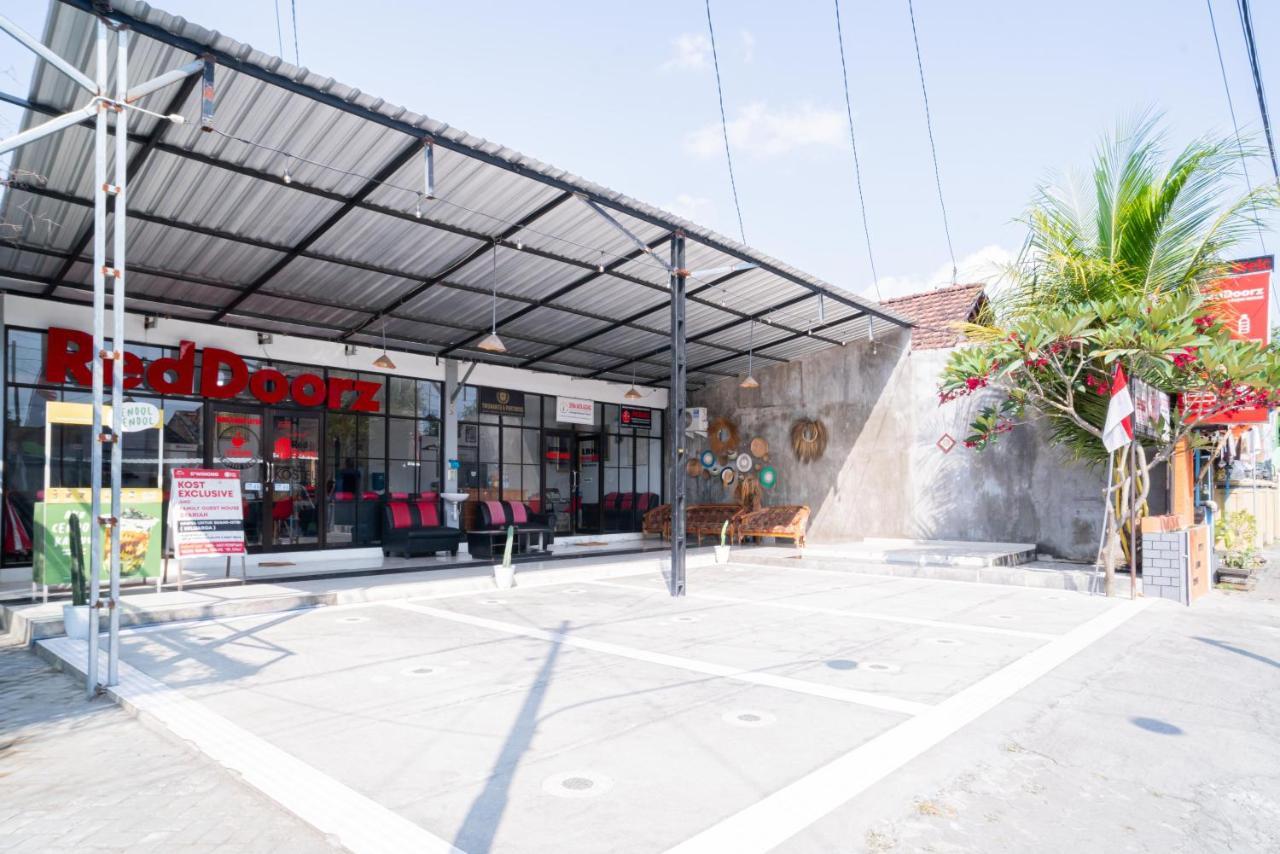 红多兹伊斯兰酒店-温农恩甘朱克 Nganjuk 外观 照片