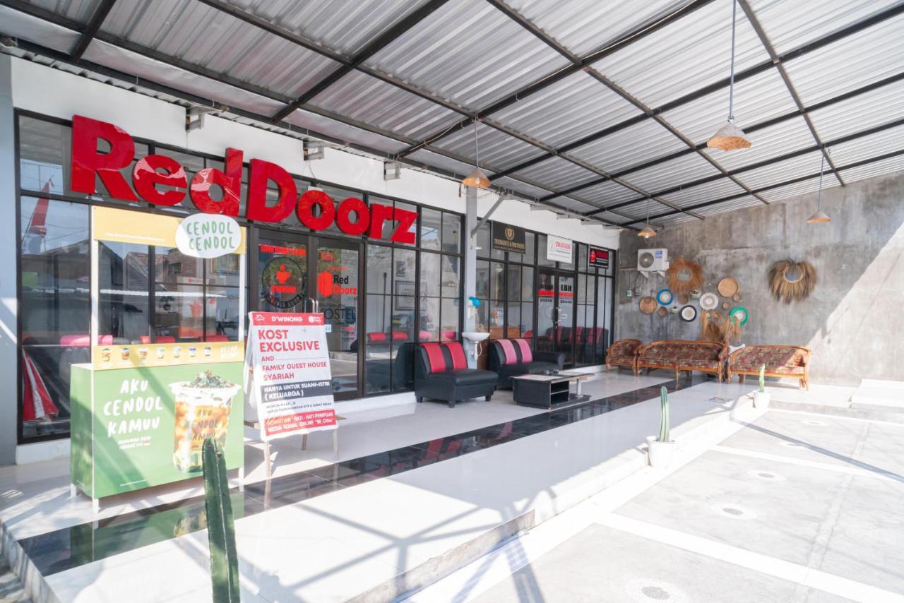 红多兹伊斯兰酒店-温农恩甘朱克 Nganjuk 外观 照片