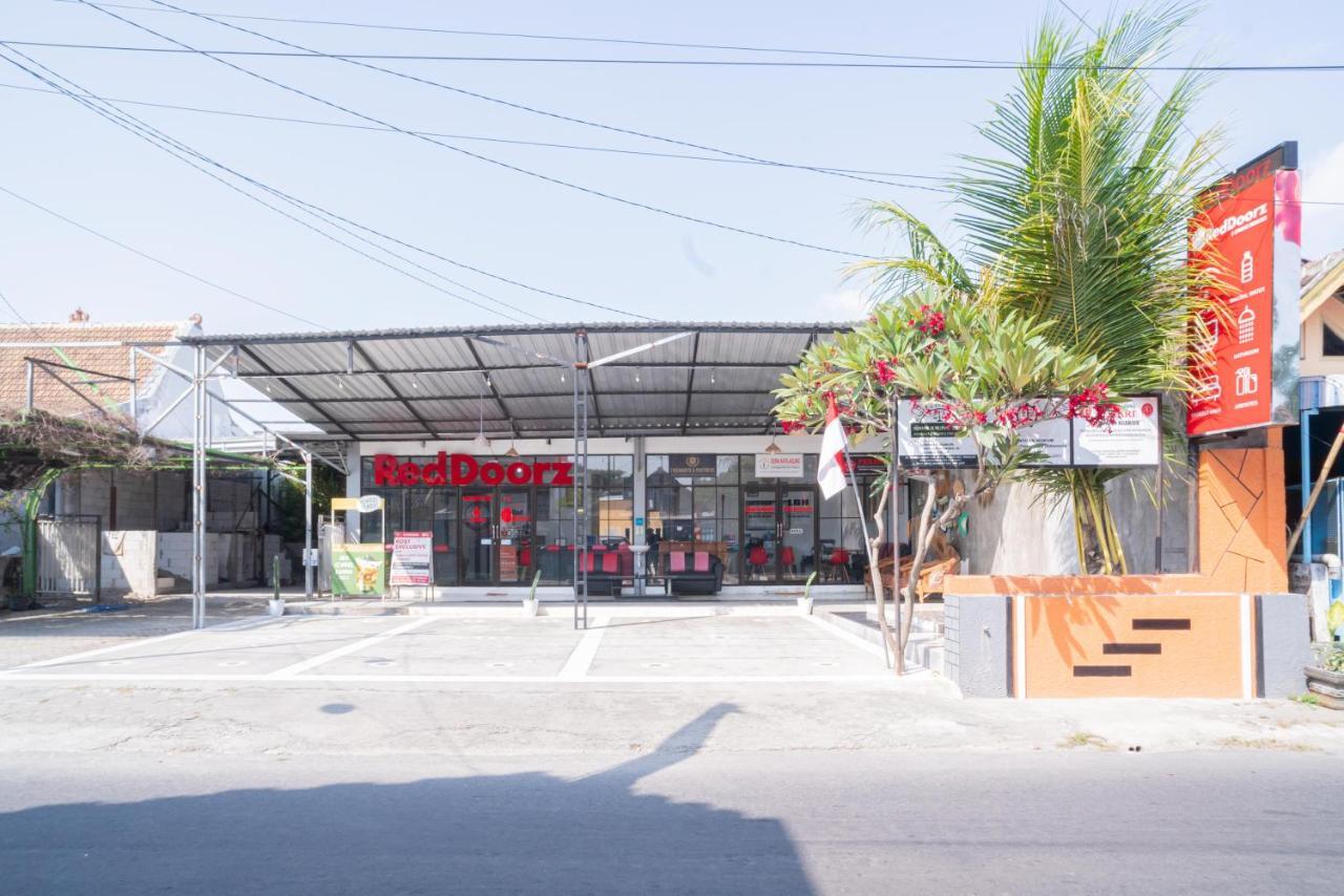 红多兹伊斯兰酒店-温农恩甘朱克 Nganjuk 外观 照片